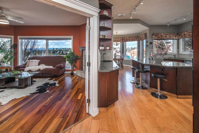 32 Hawkmount Heights Nw, Home with 5 bedrooms, 5 bathrooms and 2 parking in Calgary AB | Image 14