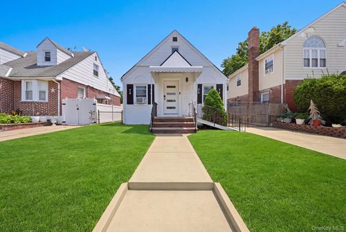 13031 218th St, Laurelton, NY, 11413-1232 | Card Image