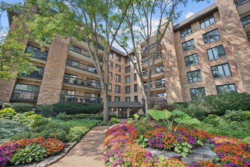 303-1740 Mission Hills Rd, Northbrook, IL, 60062-5743 | Card Image