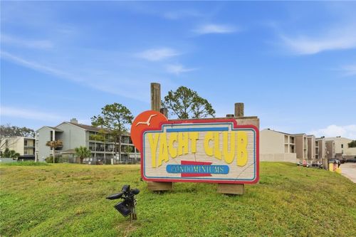 208-208 Yacht Club Ln, Seabrook, TX, 77586-6204 | Card Image