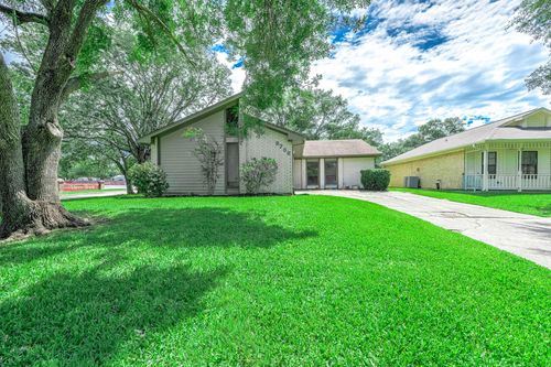 2702 Dove Tree Dr, Alvin, TX, 77511-3923 | Card Image