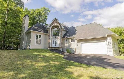 21 Huyler Dr, Hyde Park, NY, 12538-1581 | Card Image