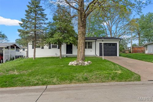 127 Yankee Dr, Saint Charles, MO, 63303-3231 | Card Image