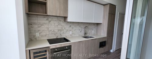 209-2020 Bathurst St, York, ON, M5P0A6 | Card Image