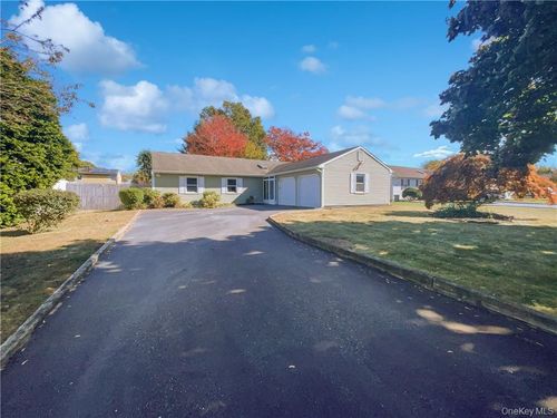 11 Frost Valley Dr, East Patchogue, NY, 11772-4619 | Card Image