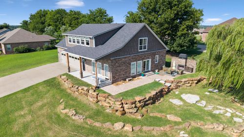 511 Summit Dr, Grove, OK, 74344-2615 | Card Image