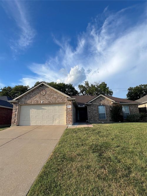 3112 Atrium Dr, Grand Prairie, TX, 75052-7019 | Card Image