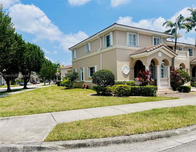 27287 - 27287 Sw 143rd Ave, Townhouse with 4 bedrooms, 2 bathrooms and null parking in Homestead FL | Image 1