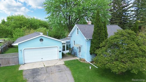 8107 E Bristol Rd, Davison, MI, 48423-8716 | Card Image