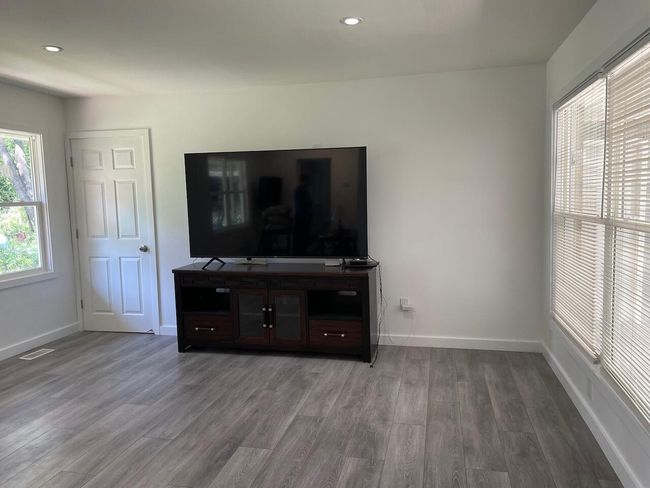 Living Room | Image 7