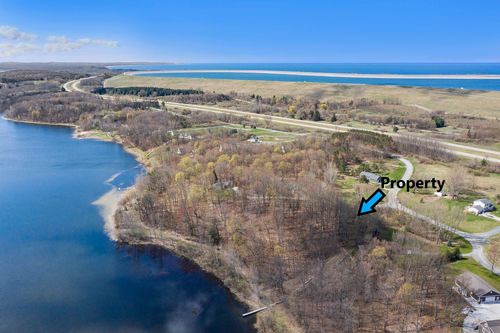 5424 W Oak Point Rd, Ludington, MI, 49431-8345 | Card Image