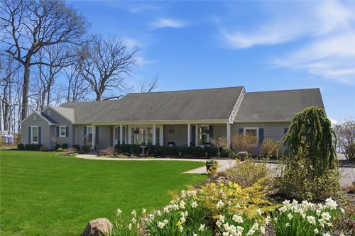 24 Bevin Rd, Northport, NY, 11768-1130 | Card Image