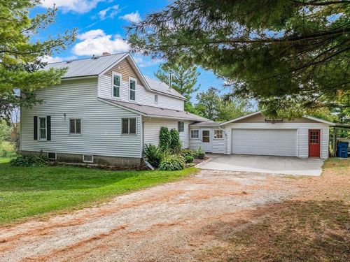 11349 Equine Dr, Saint Charles, MN, 55972-4206 | Card Image