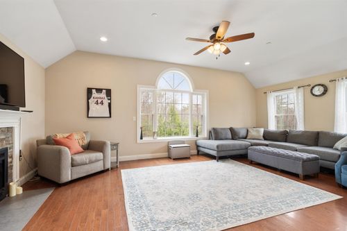 1 Brandy Rock Rd, Derry, NH, 03038-5939 | Card Image