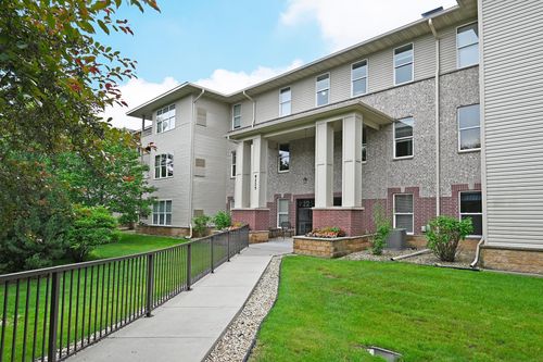 apt-105b-9225 Medicine Lake Rd, Golden Valley, MN, 55427-3166 | Card Image