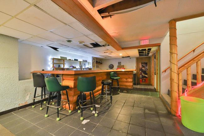 Lower Level Bar | Image 28