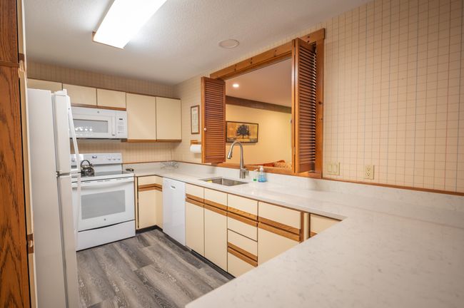38 - 33D White Oaks Loop, Condo with 3 bedrooms, 3 bathrooms and null parking in West Dover VT | Image 6
