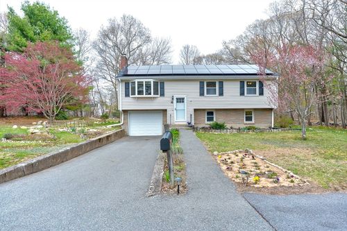4 Park Dr, Holbrook, MA, 02343-1217 | Card Image