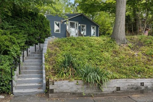 8 Towle Pl, Glen Cove, NY, 11542-3469 | Card Image