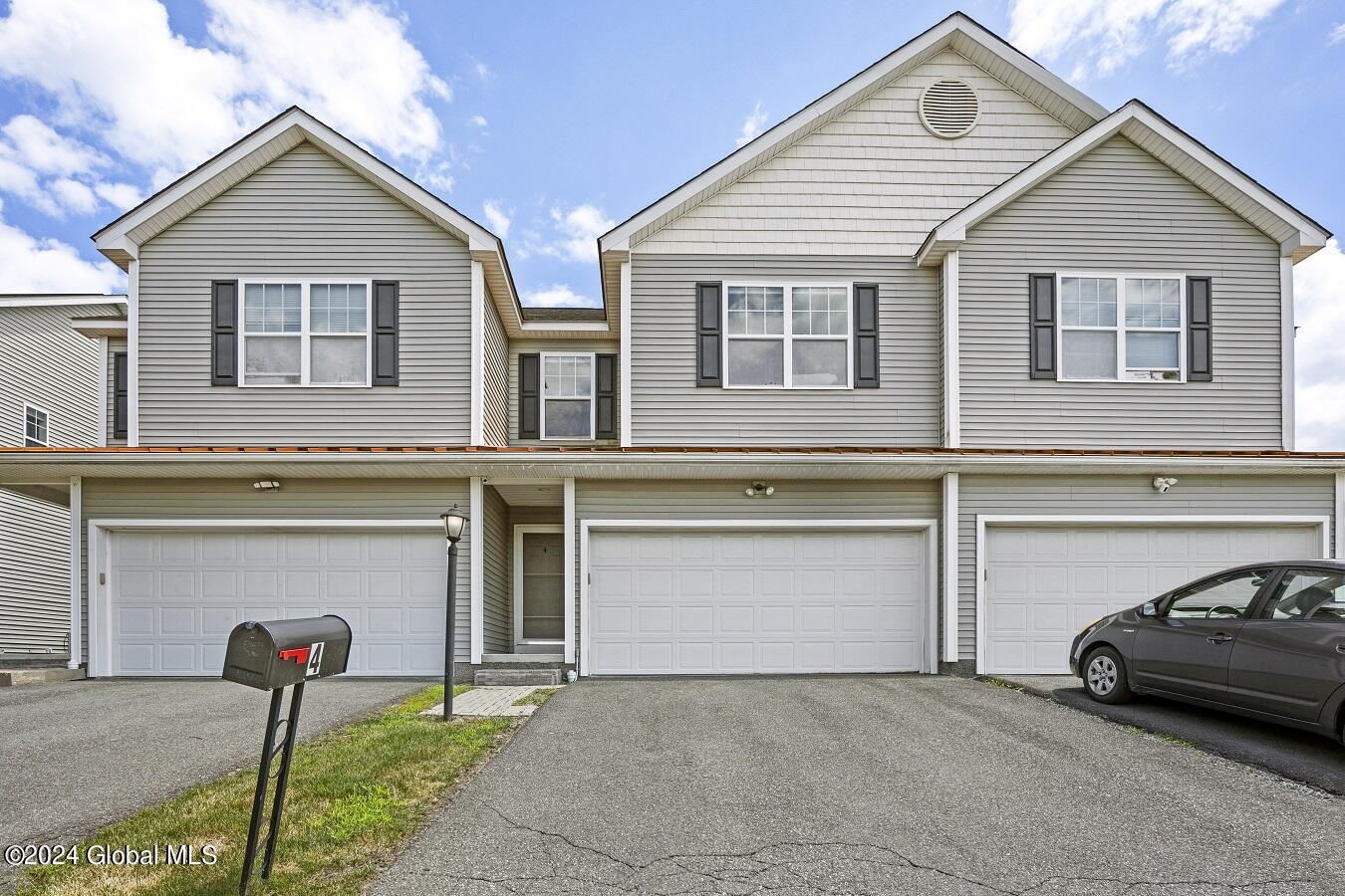 Amalia Ln, Rensselaer, NY 12144