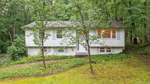 32 Colonial Dr, Red Hook, NY, 12571-1203 | Card Image