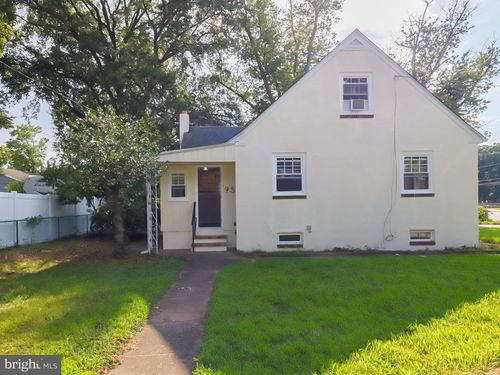 95 1st Ave, ESSINGTON, PA, 19029-1742 | Card Image