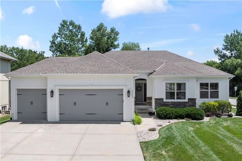 2223 Sw Feather Ridge Rd, Lee's Summit, MO, 64082-4016 | Card Image