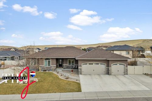 2805 Nicklaus Dr, Casper, WY, 82601-6082 | Card Image