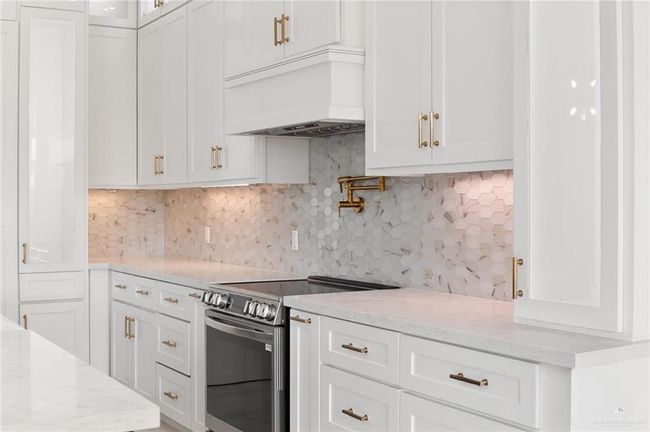 13906 N 34 Th Ln, House other with 4 bedrooms, 4 bathrooms and 2 parking in McAllen TX | Image 5