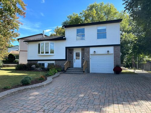 832 Boronia Cres, Newmarket, ON, L3Y5J9 | Card Image