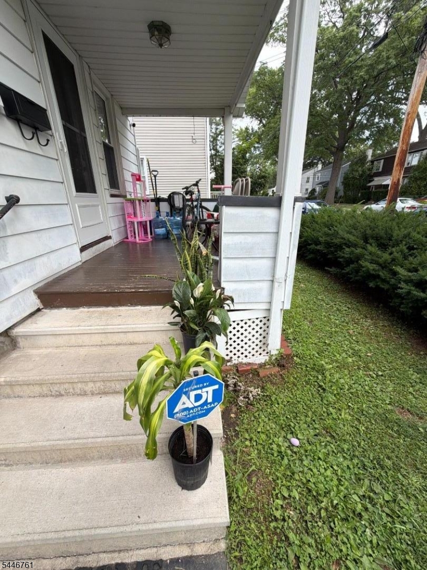 Residential Lease in Hawthorne Boro 2