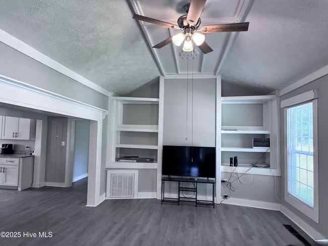 305 E Oak St, House other with 3 bedrooms, 2 bathrooms and null parking in Lake Waccamaw NC | Image 13