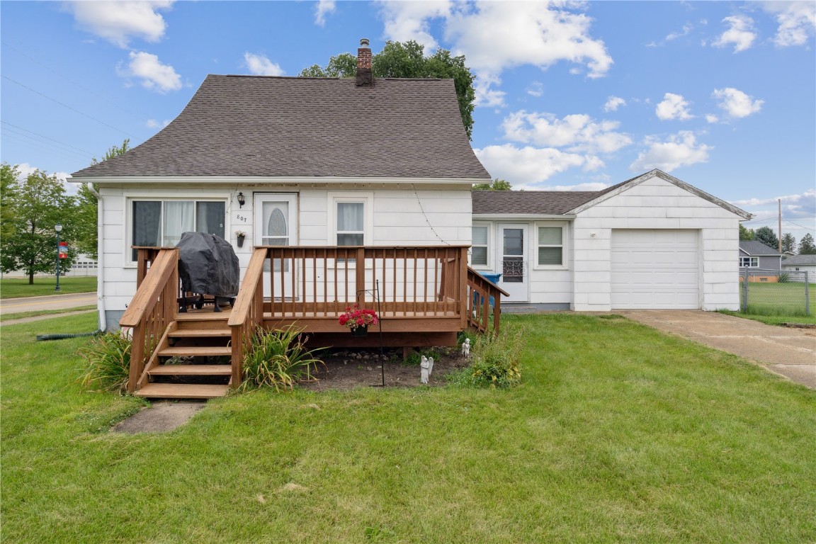 Cedar St, Monticello, IA 52310