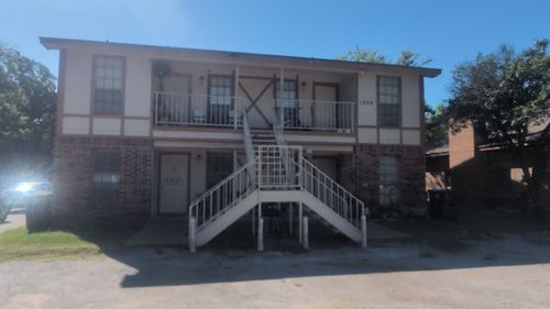1209 Avondale Ct, Arlington, TX, 76011-8400 | Card Image