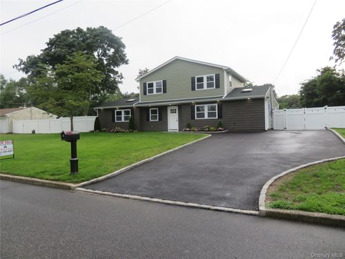 22 Shamrock Ln, Centereach, NY, 11720-3059 | Card Image