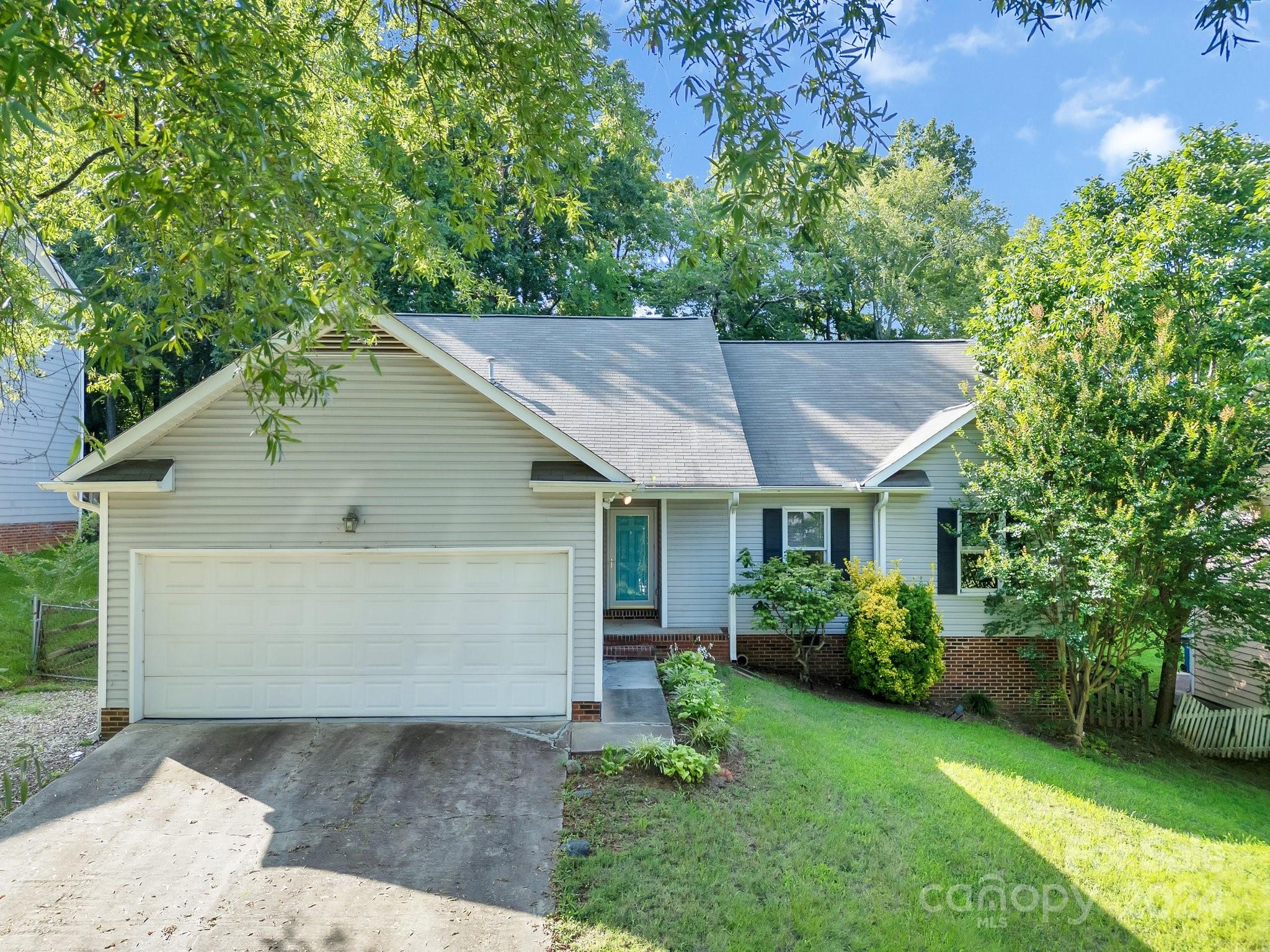Vandora Dr, Charlotte, NC 28215