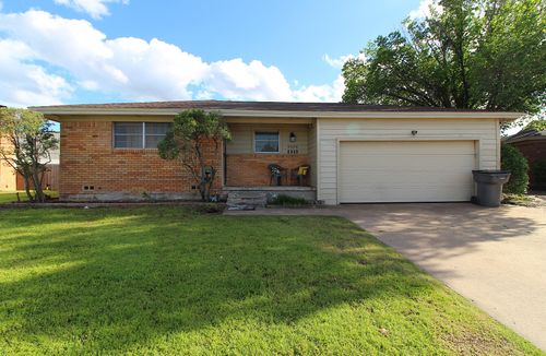 4949 S Lake Park Dr, Wichita Falls, TX, 76302-4703 | Card Image