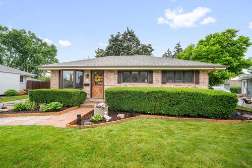 N89W15288 Jefferson Avenue, Menomonee Falls, WI, 53051 | Card Image