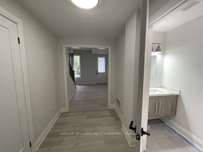 442 Veterans Dr, House attached with 2 bedrooms, 3 bathrooms and 1 parking in Barrie ON | Image 5