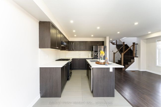 2 Scarletwood St, House attached with 3 bedrooms, 3 bathrooms and 1 parking in Stoney Creek ON | Image 13