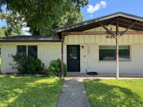1101 Hackberry Dr, Marble Falls, TX, 78654-7205 | Card Image