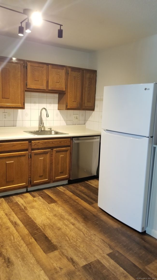 APT-11 - 75 Balance Rock Rd, Condo with 2 bedrooms, 1 bathrooms and 2 parking in Seymour CT | Image 13