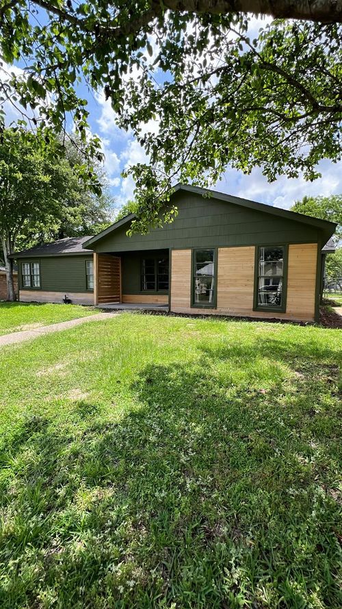 1604 Avenue P, Huntsville, TX, 77340-4365 | Card Image