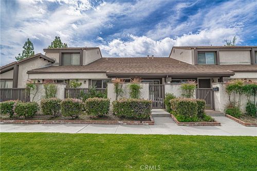 25713 Vista Fairways Dr, Valencia, CA, 91355-2817 | Card Image