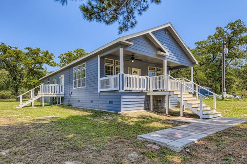 260 Dickerson Ln, Elgin, TX, 78621-5714 | Card Image