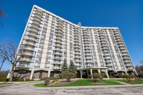 unit-14a-40 Tower Rd, Oak Brook, IL, 60523-1124 | Card Image