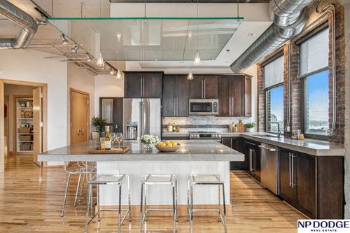 apt-501-902 Dodge St, Omaha, NE, 68102-1122 | Card Image