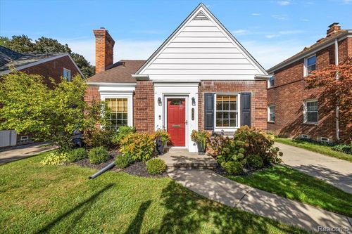 1914 Fleetwood Dr, Grosse Pointe Woods, MI, 48236-1645 | Card Image