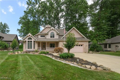 206 Shenandoah Blvd, Barberton, OH, 44203-8606 | Card Image