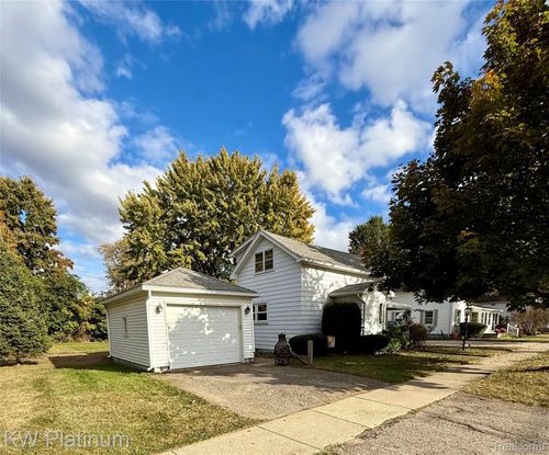 69258 N Forest Ave, Richmond, MI, 48062-1105 | Card Image